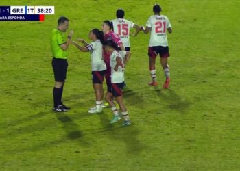 Jogadora do River Plate comete ato racista durante jogo da Ladies Cup