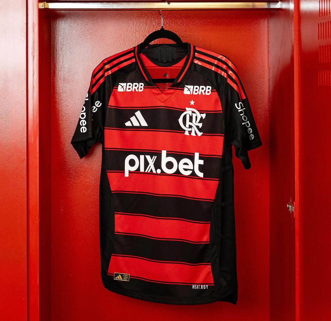 Flamengo e Adidas lançam novo uniforme 25/26