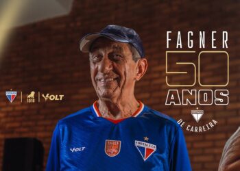 Fortaleza lança uniforme em homenagem aos 50 anos de carreira do cantor Fagner