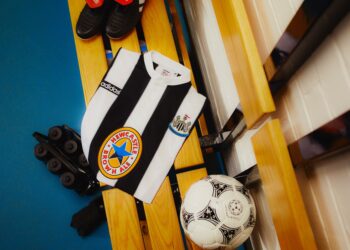 Newcastle United e Adidas relançam a Camisa Histórica 95-97