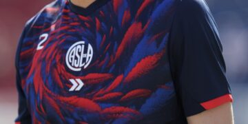 San Lorenzo revela camisa pré-jogo “Feather Cyclone”