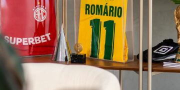 Umbro e Romário firmam parceria na Romário TV