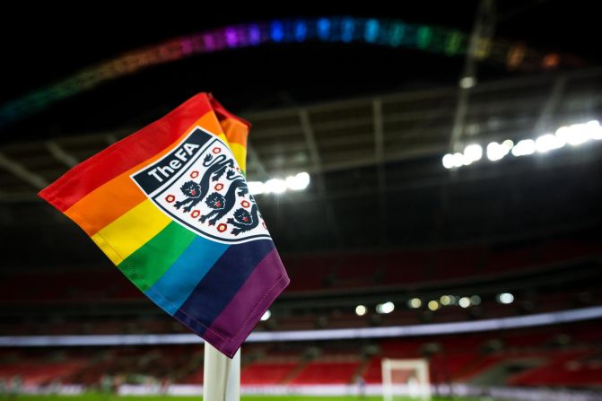 FA proíbe atletas trans em competições femininas na Inglaterra
