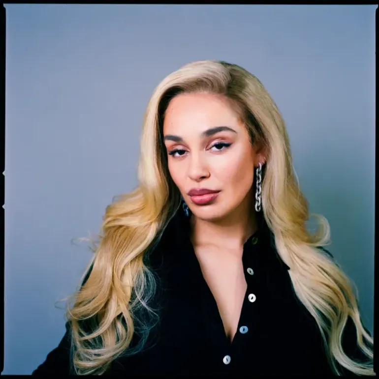 IDW Entretenimento e T4F anunciam primeiro show solo de Jorja Smith no Brasil