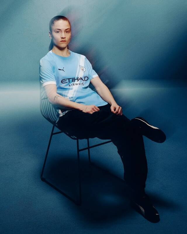 Manchester City lança camisa com faixa diagonal em 2025/26