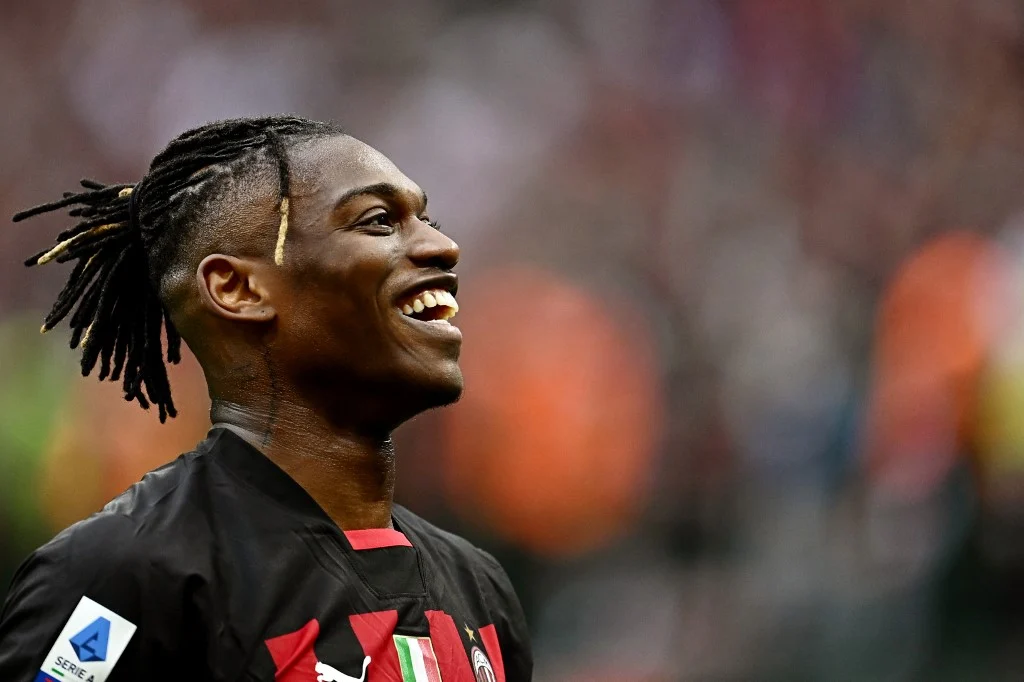 Rafael Leão cria joia exclusiva inspirada no Bairro da Jamaica em Amora, Portugal