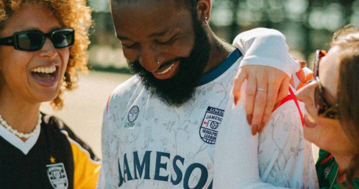 Jameson lança camisas com Lovers FC e Goalposts League