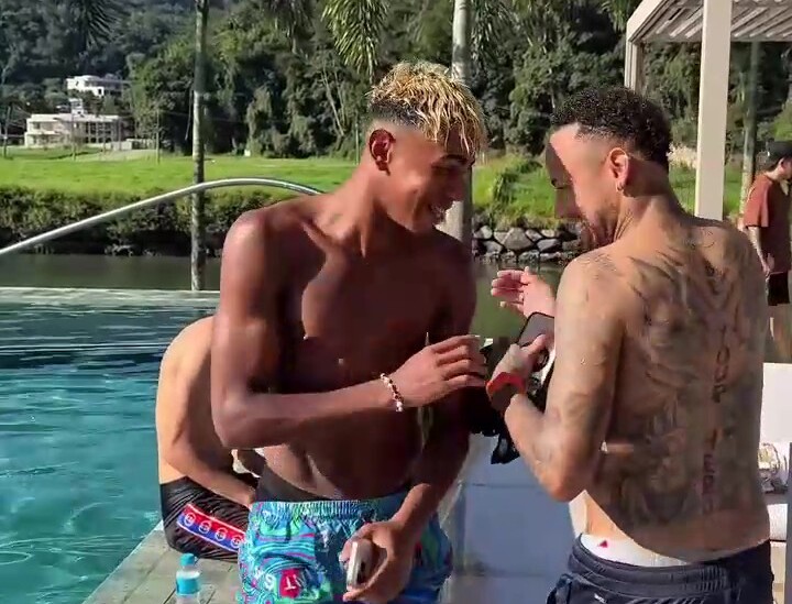Lamine Yamal curte férias no Brasil com Neymar, seu ídolo