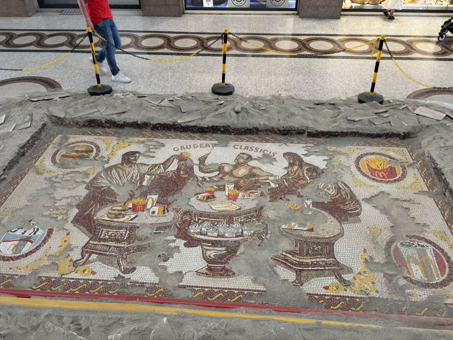 McDonald’s faz escavação romana fake em shopping de Roma