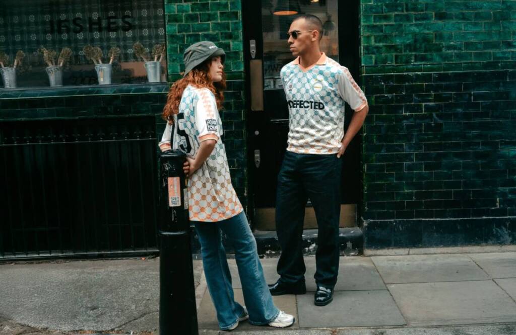 Defected e MEYBA lançam camisa 2025 que une futebol, música eletrônica e estilo