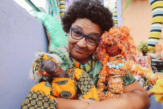 Dona Jacira, mãe de Emicida e Fióti,  morre aos 60 anos em SP