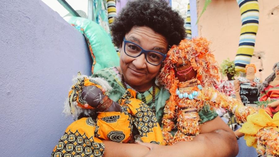 Dona Jacira, mãe de Emicida e Fióti,  morre aos 60 anos em SP