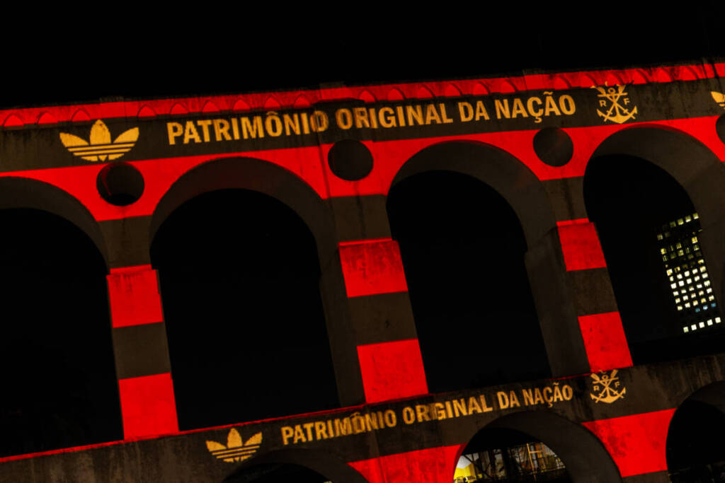 Flamengo e adidas Originals projetam homenagem nos Arcos da Lapa