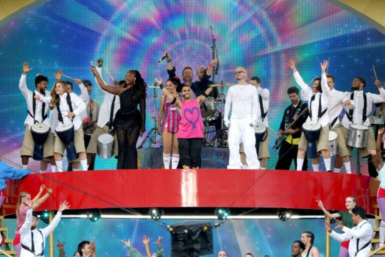 Música e futebol unem o mundo no 1º show de intervalo da FIFA Club World Cup™