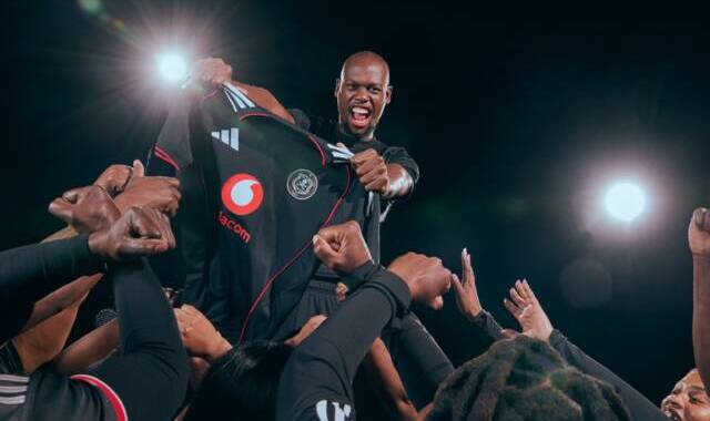 Orlando Pirates lançam camisas 25/26 com adidas