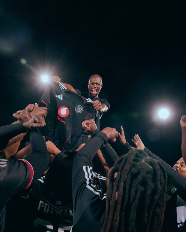 Orlando Pirates lançam camisas 25/26 com adidas
