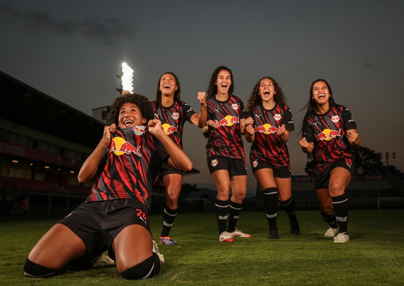 PUMA e Red Bull Bragantino lançam uniforme Third 2025 com visual tecnológico
