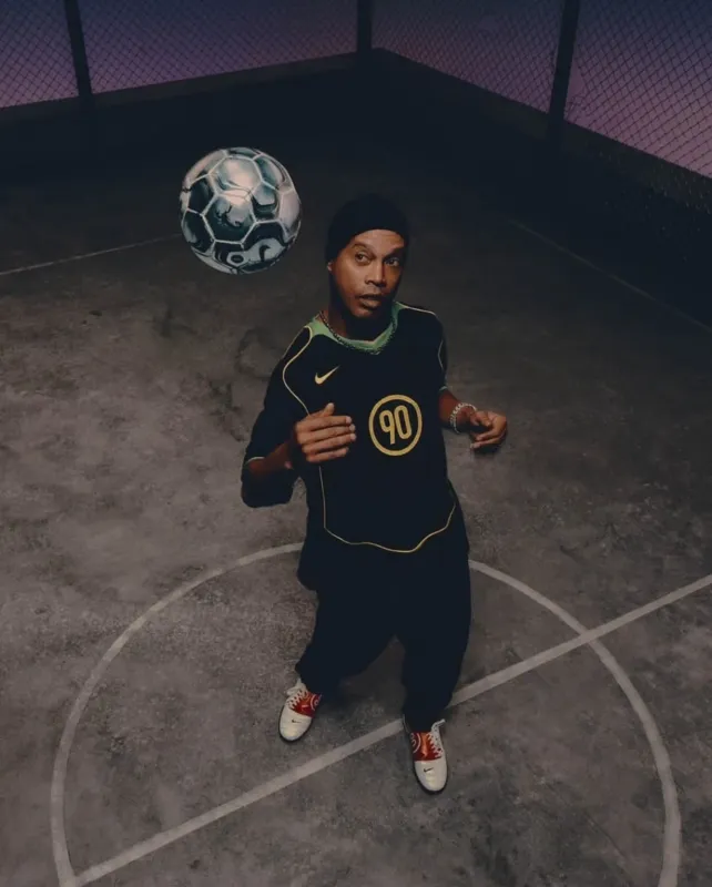 Ronaldinho Gaúcho segue em alta e estrela nova campanha da Nike