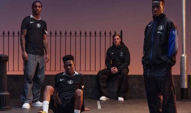 Chelsea lança uniforme T90 com escudo retrô de 2005
