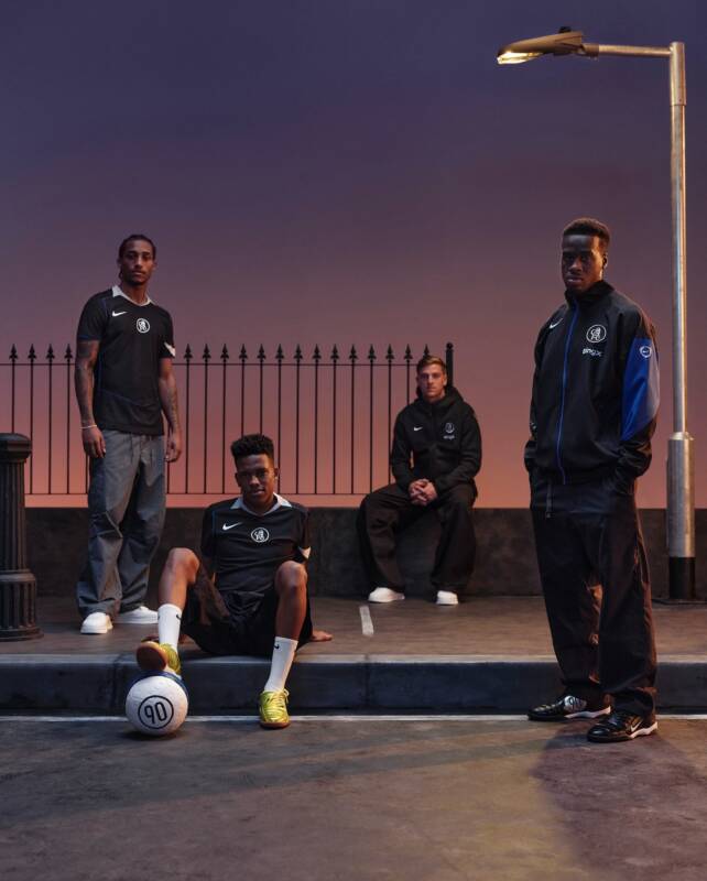 Chelsea lança uniforme T90 com escudo retrô de 2005