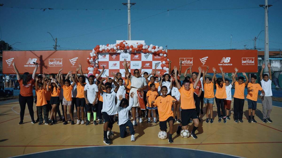 Endrick e New Balance entregam quadra em Goiás