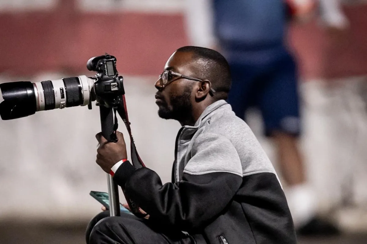Fotógrafo do Bangu denuncia injúria racial durante semifinal da Série A2 do Carioca