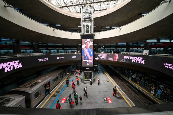 MC Hariel leva “Eh Noiz Ki Tá” ao metrô de SP com o Spotify