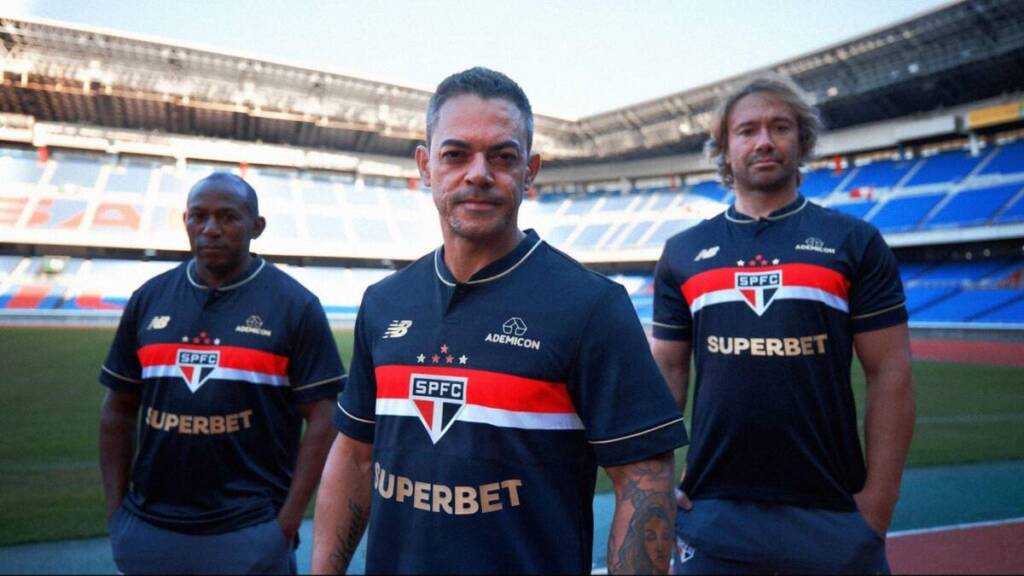 São Paulo e New Balance lançam 3º uniforme em homenagem ao título mundial de 2005