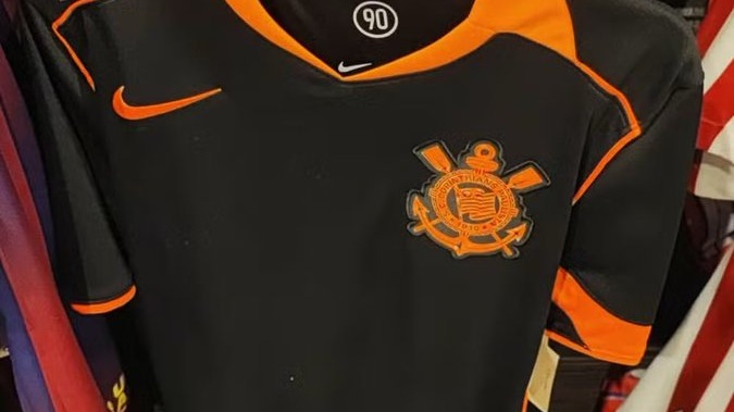 Terceira camisa do Corinthians 2025/26 vaza com template Total 90