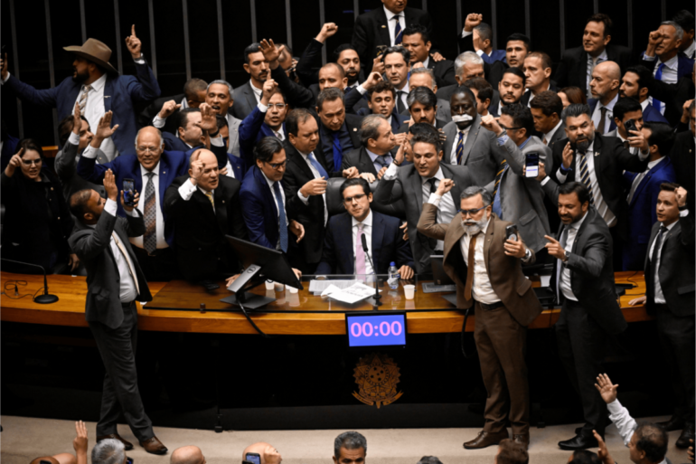 PEC da Blindagem: o retrocesso da impunidade e o porquê o rap precisa ser resistência