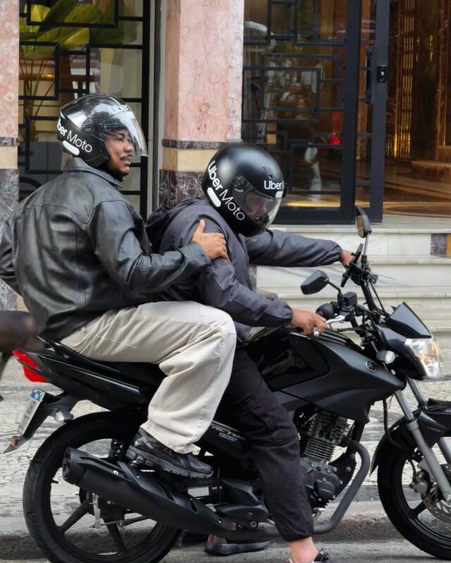 Xamã retorna às batalhas de rima em campanha da Uber Moto