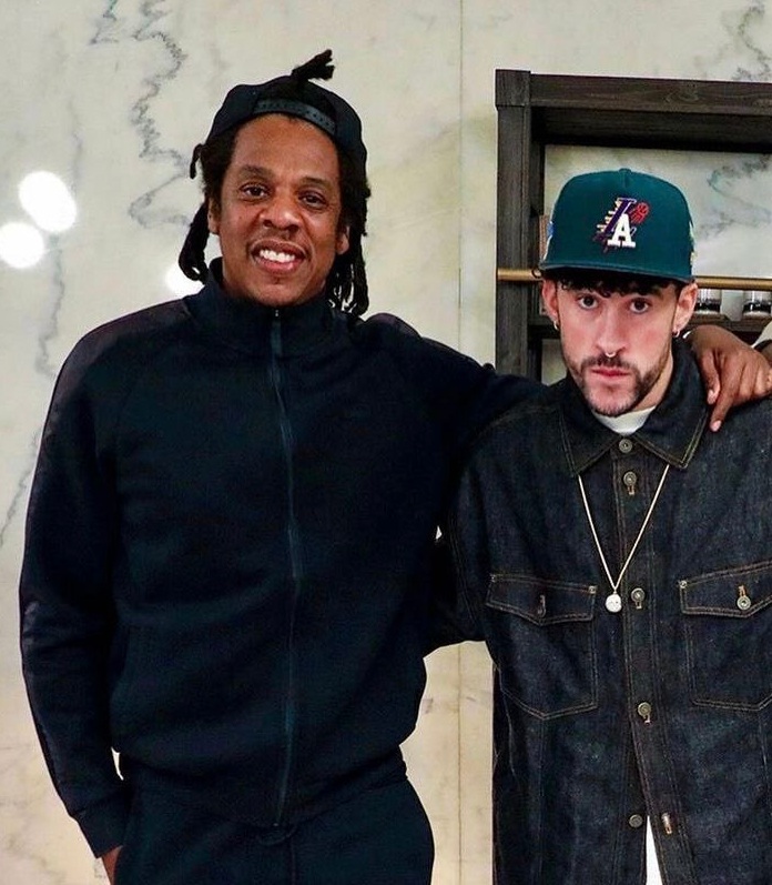 Jay-Z elogia Bad Bunny ao anunciá-lo como atração do show do intervalo no Super Bowl 2026